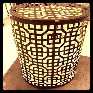 Metal lined hamper
